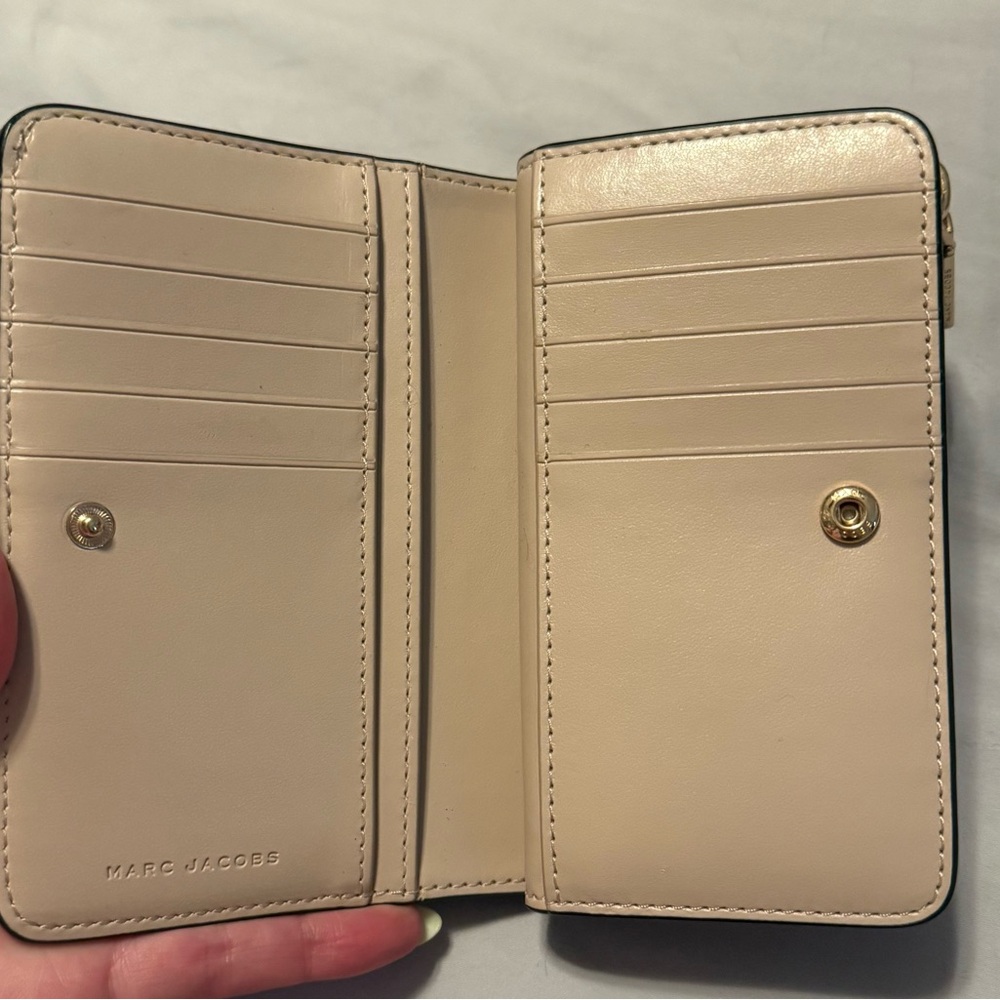 Marc Jacobs Cream Wallet - Picture 3 of 5